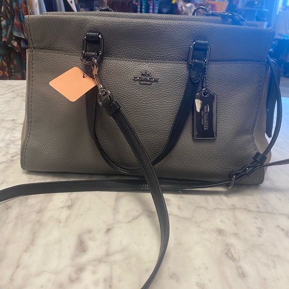 Meet your Posher, Micki - Picture 2 of 8